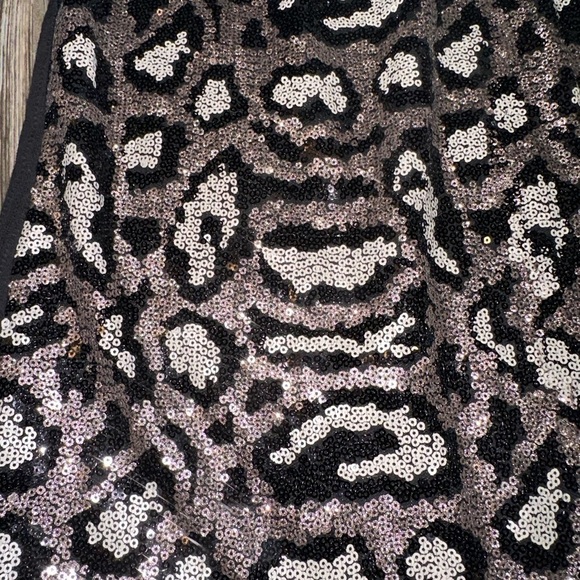 NWT Savanna Jane Black Sequin Leopard Flutter Sleeve Top - Picture 7 of 10